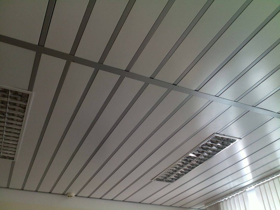 Потолок из металлических листов