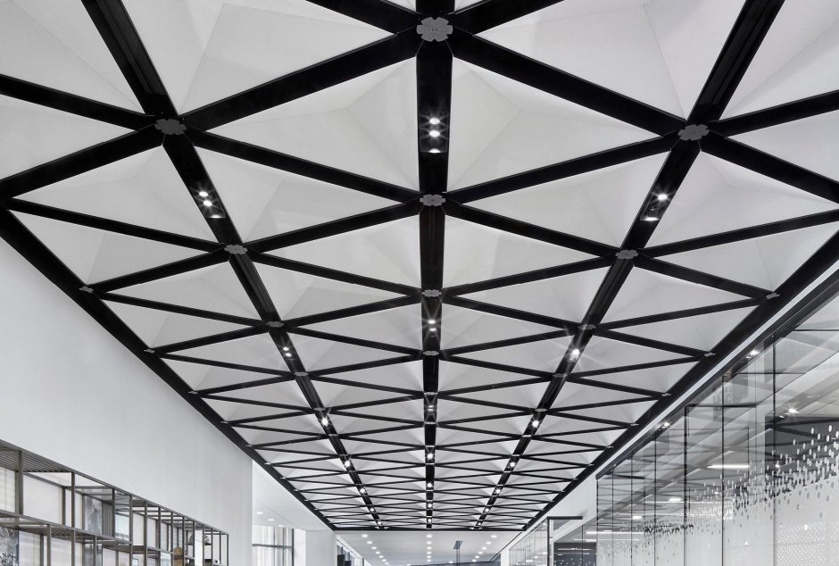 Дизайнерский потолок из металла