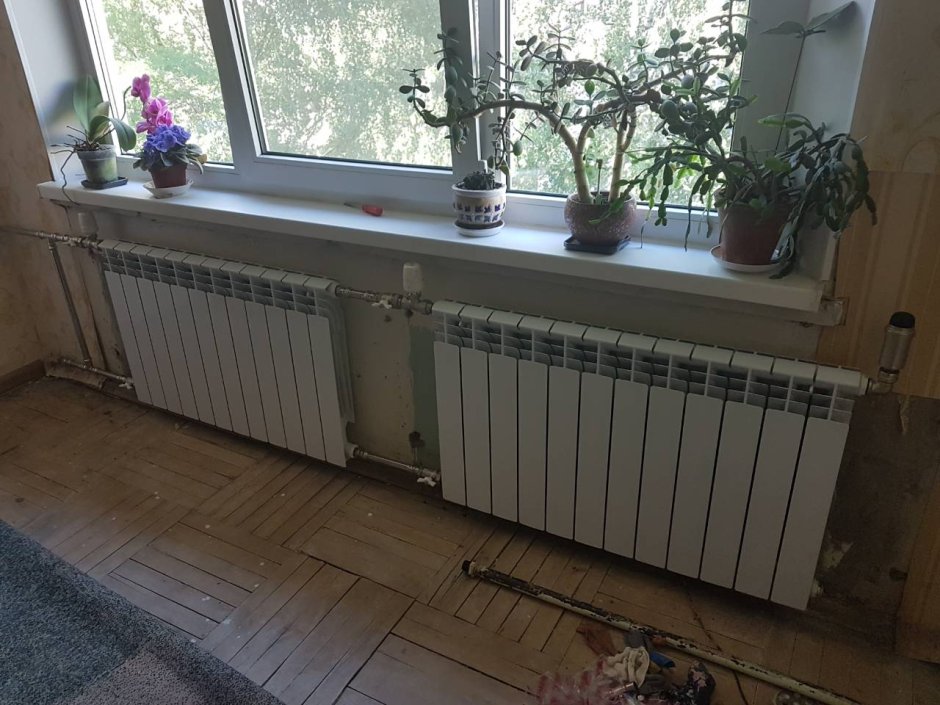 Батарея под окном