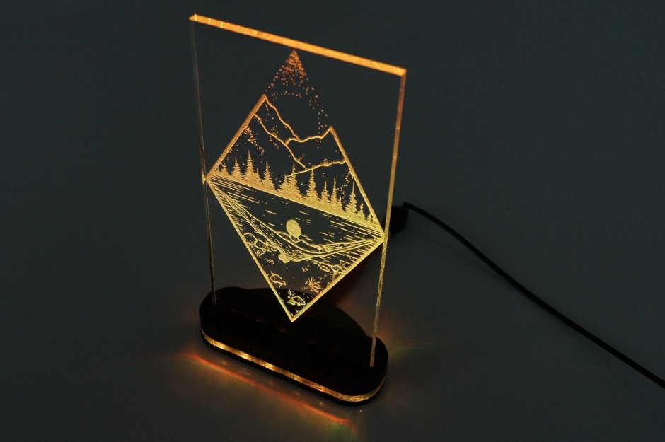 Дизайнерский светильник из фанеры