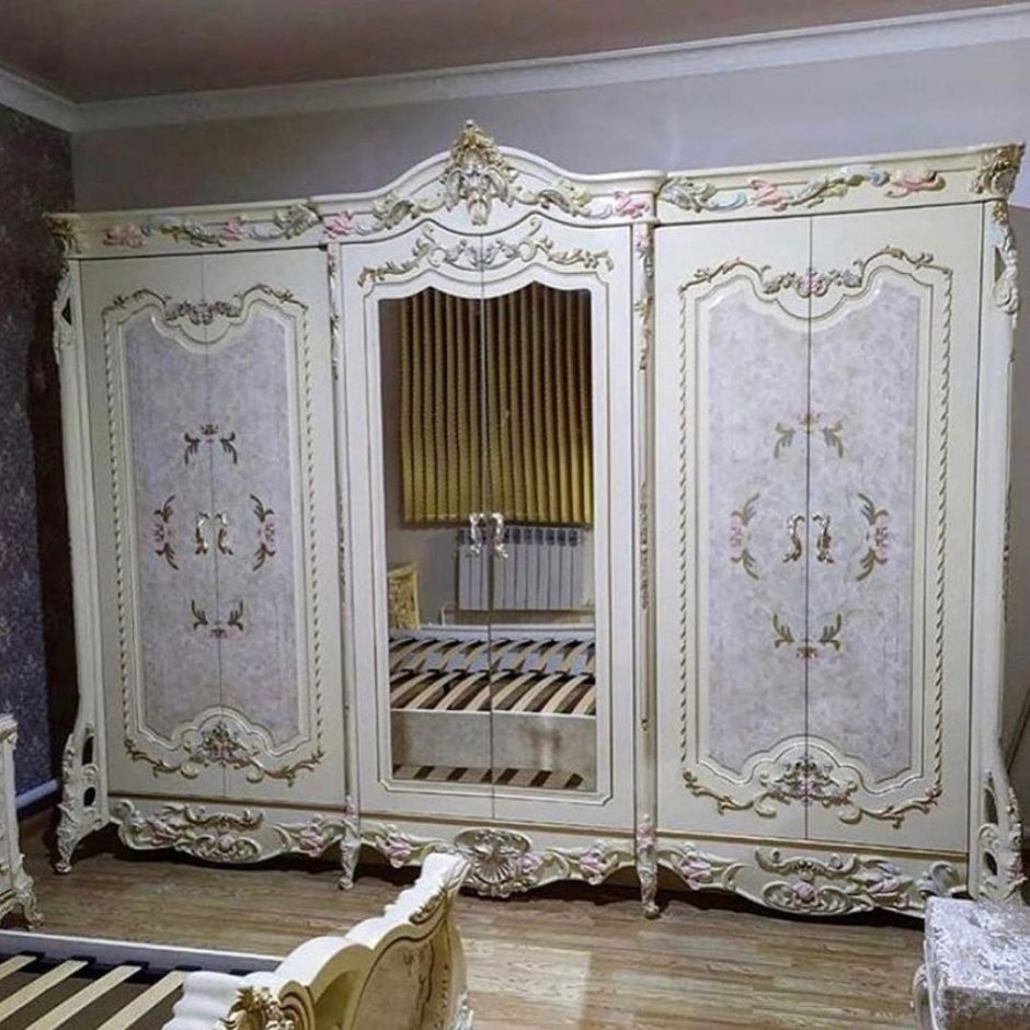 Стол Версаче роза 120