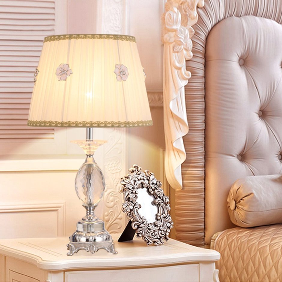 Прикроватные лампы для спальни в классическом стиле