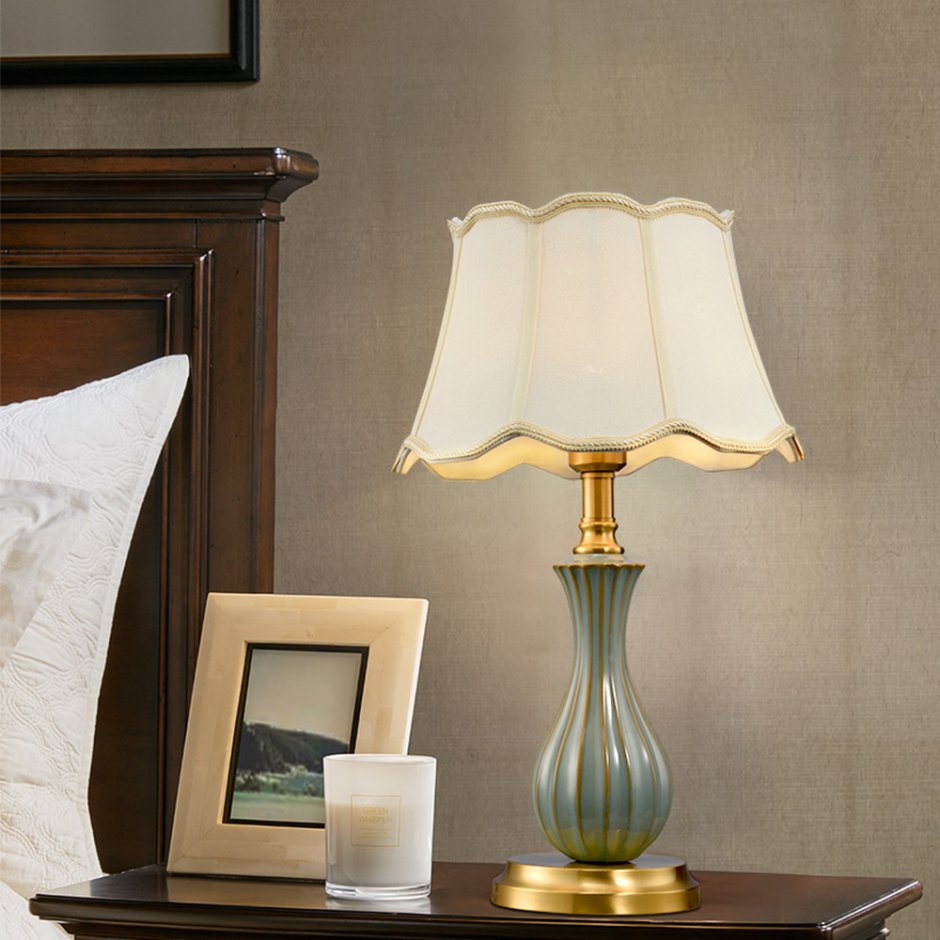 Прикроватная лампа для спальни