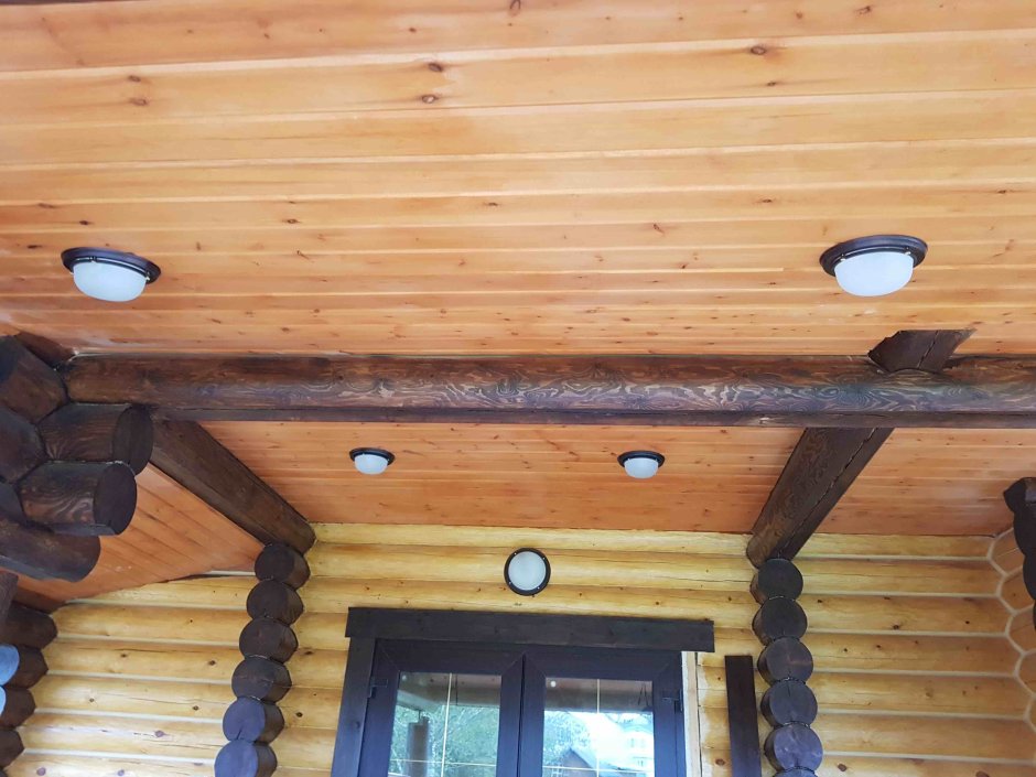 Светильники в деревянном доме из бревна