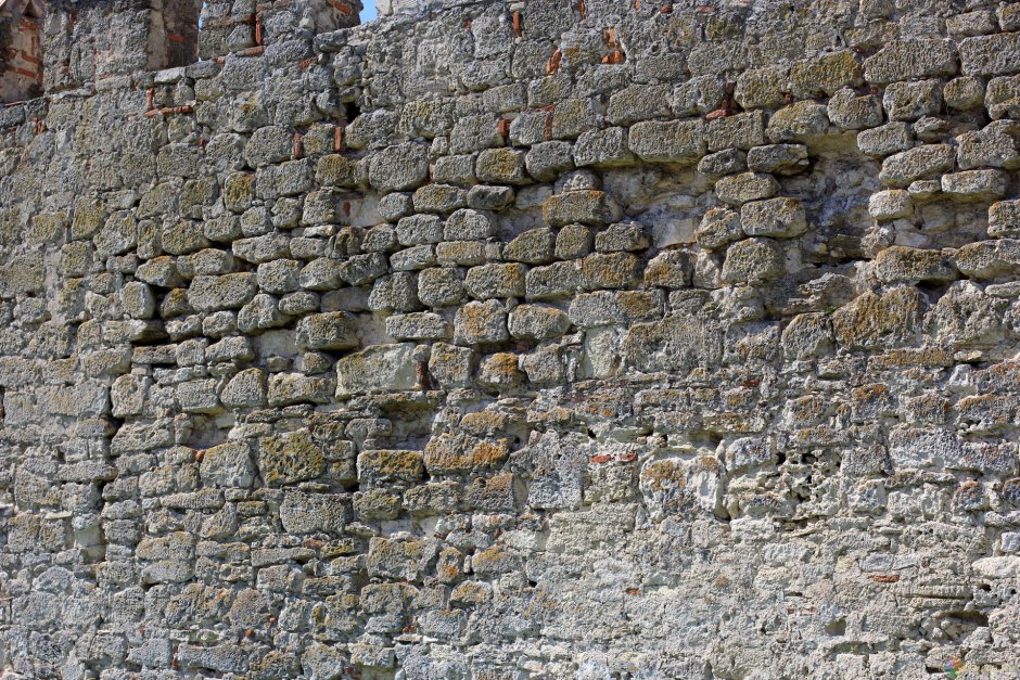 Каменная стена замка