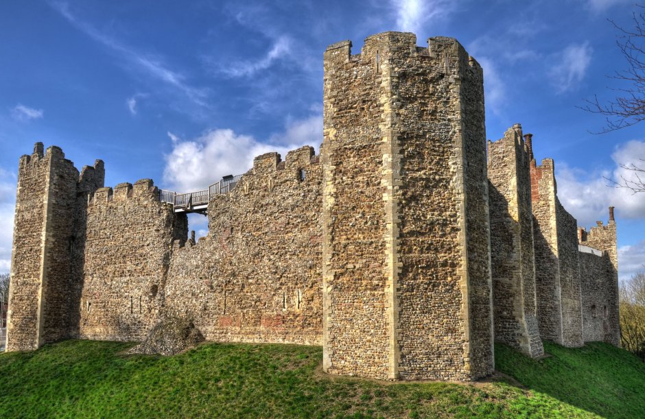 Крепостная стена средневекового замка