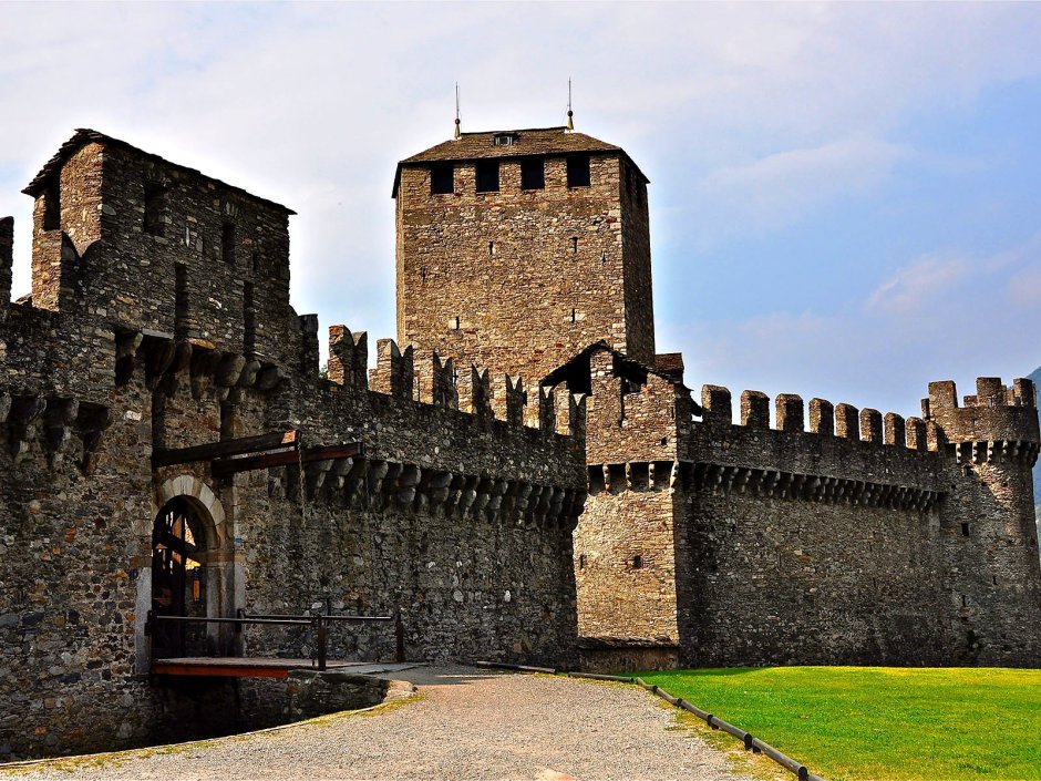 Замок Монтебелло (Castello di Montebello).