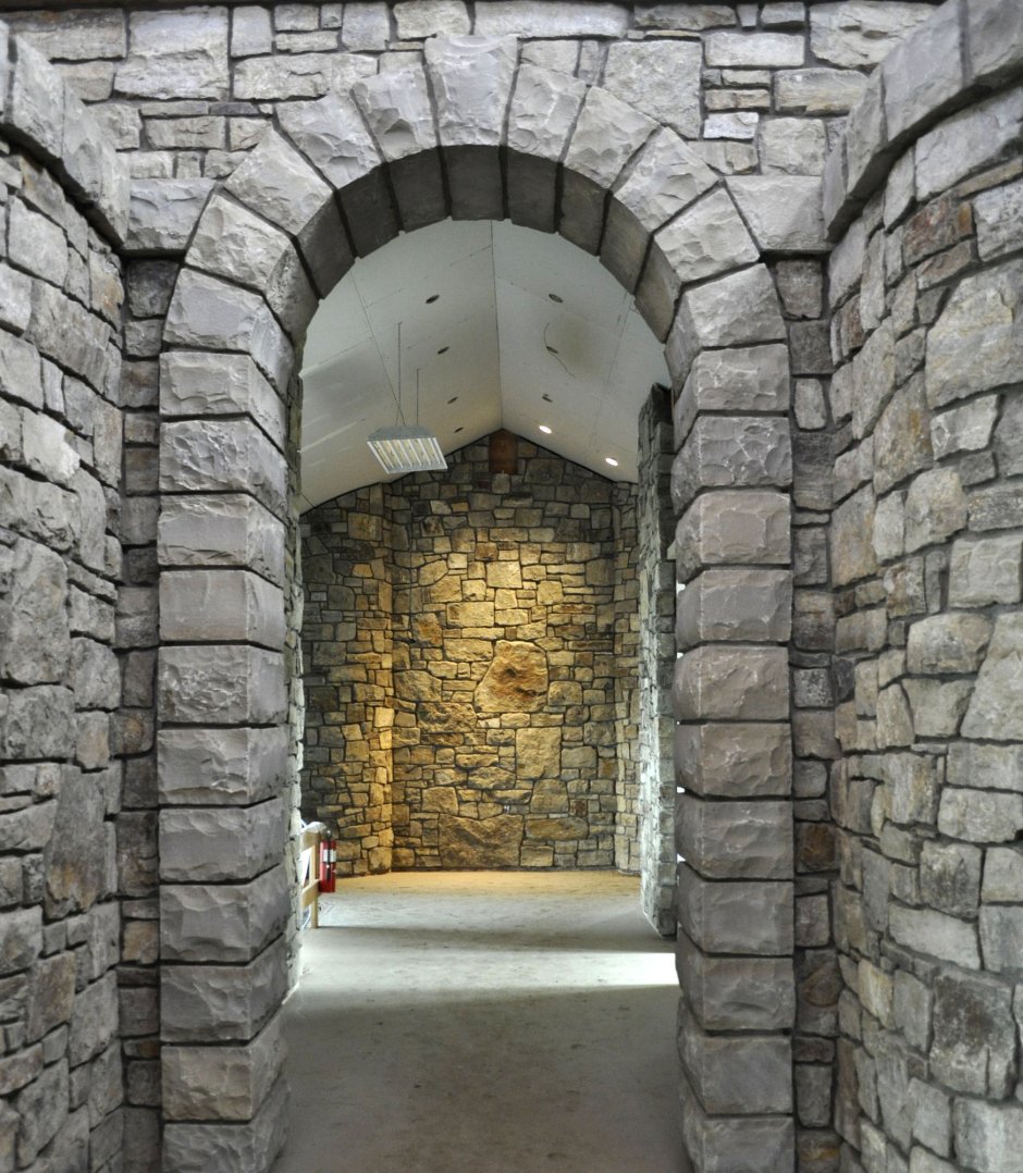Каменная стена замка