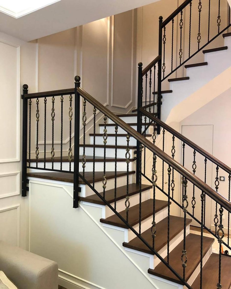 Железные перила для лестницы в частном доме