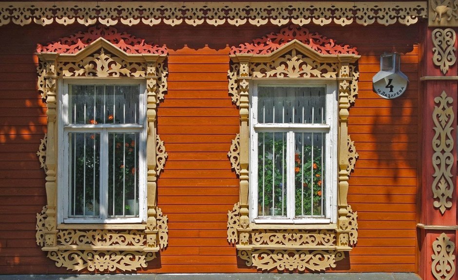Окна с резными наличниками в Коломенском