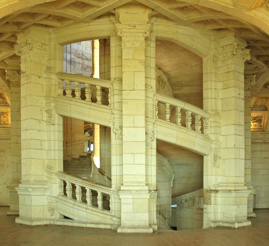 Винтовая лестница в замке Шамбор