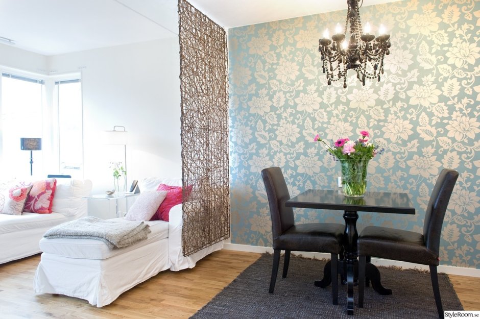 Акцентная стена в гостиной в скандинавском стиле