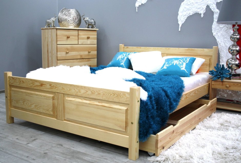 Кровать в стиле Кантри