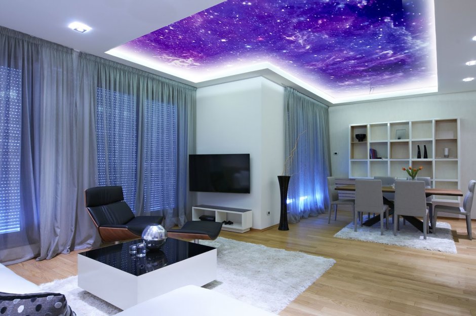Потолок звездное небо в гостиной