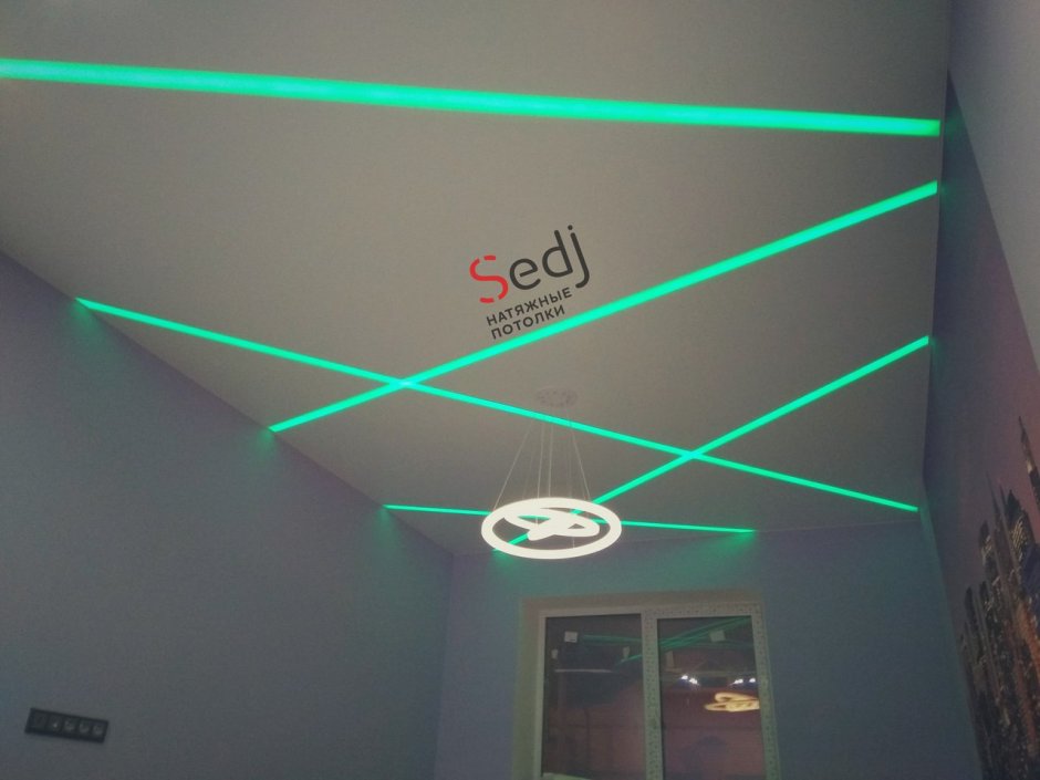Подвесной потолок с подсветкой полосы