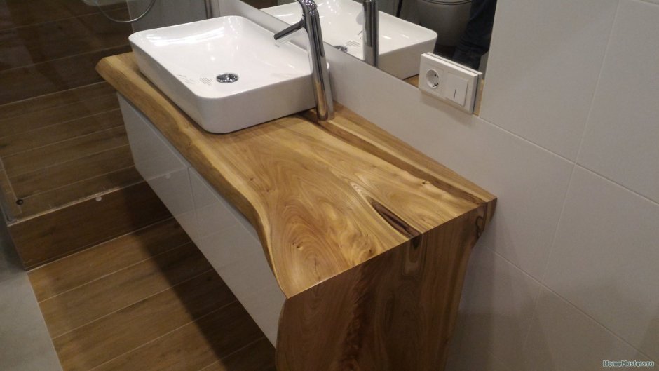 Столешница в ванную из слэба дерева