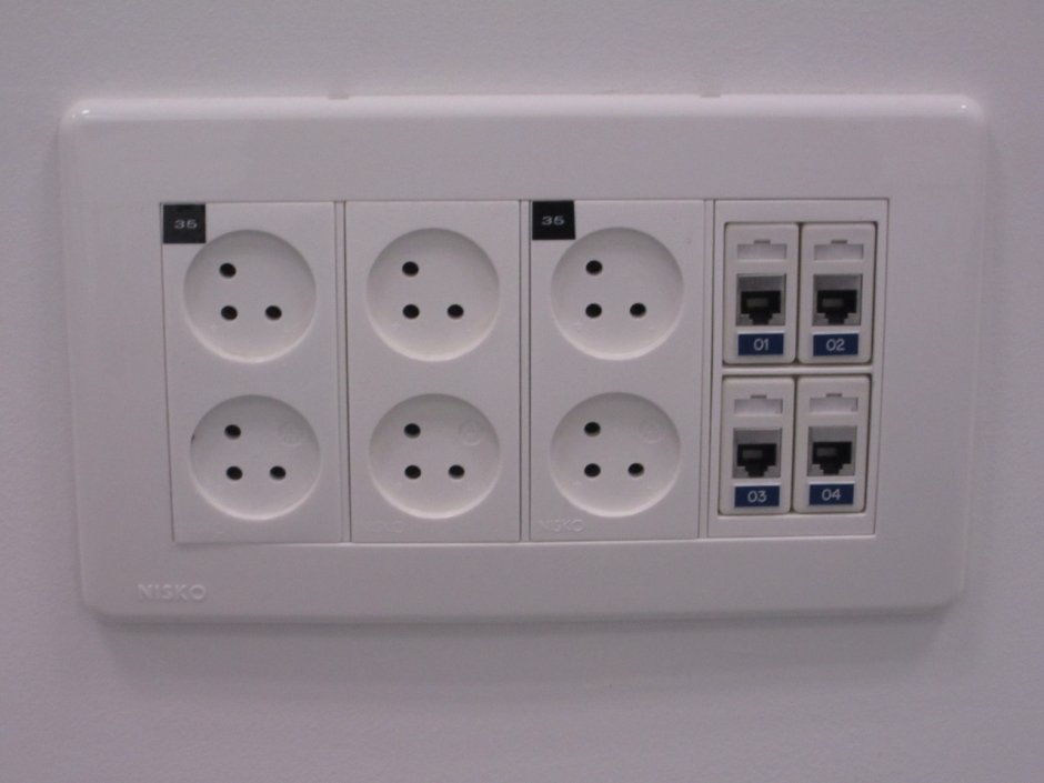 Розетки Юнг LS 990