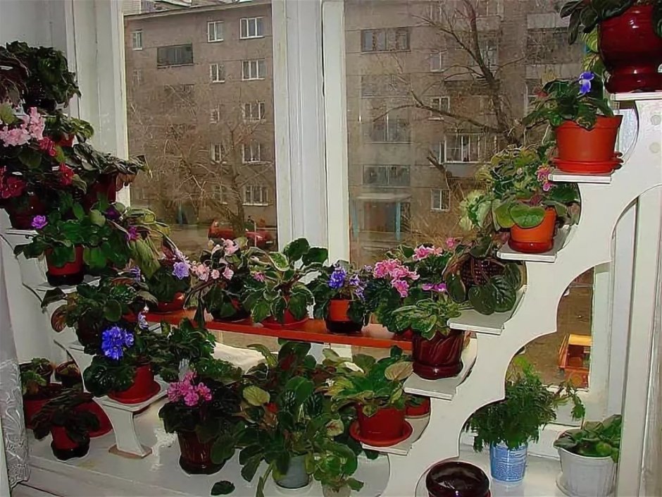 Цветочные полки на подоконник