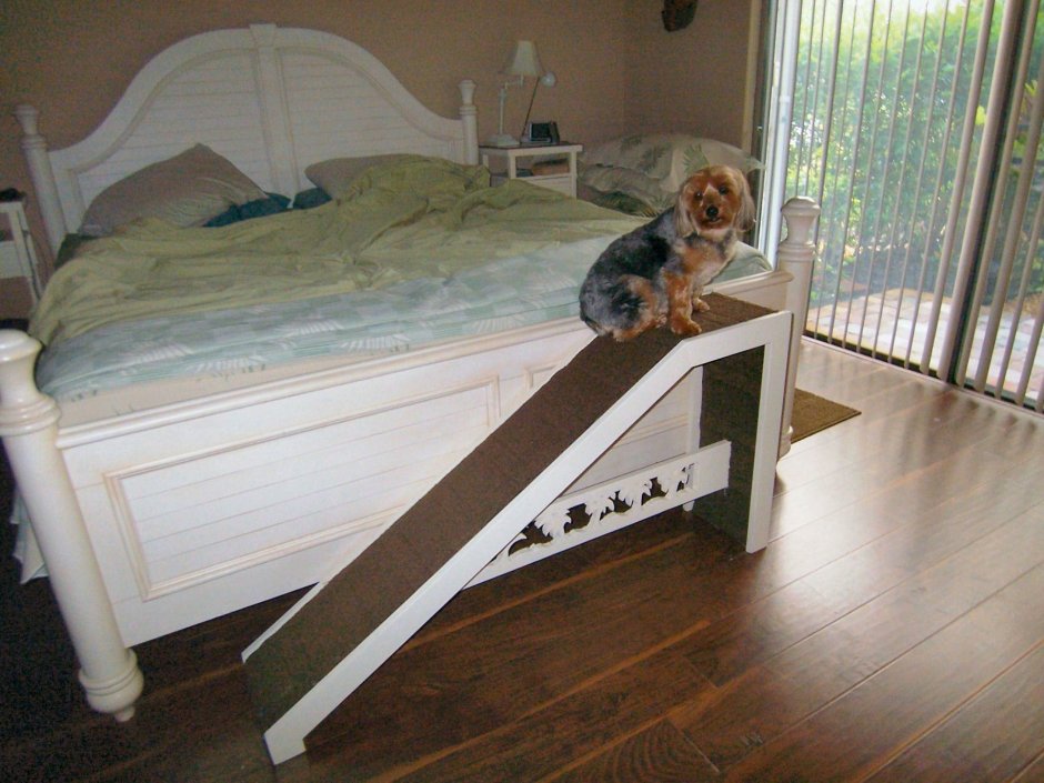 Лестница для собак на кровать