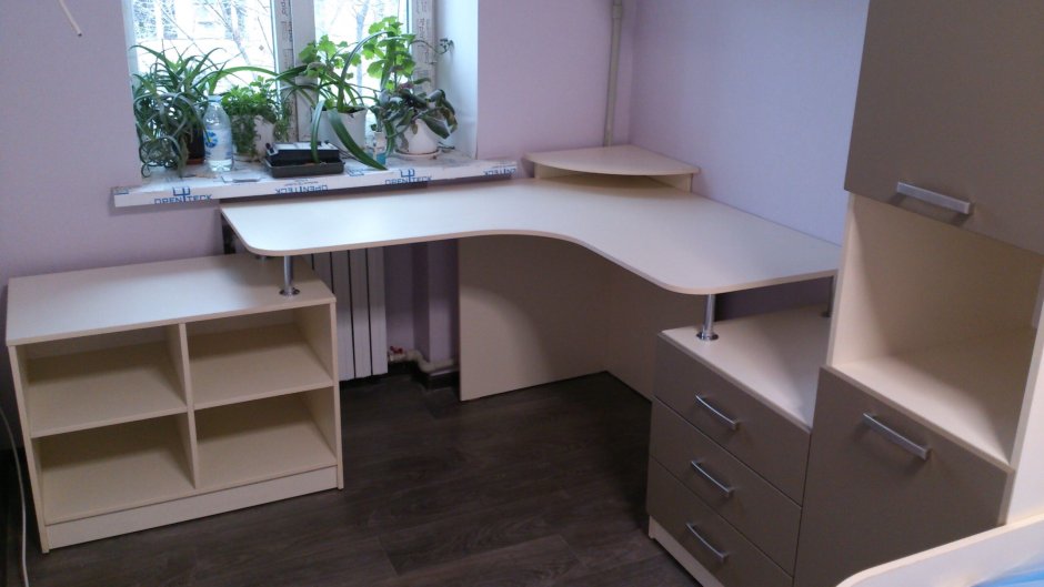 Стол Corner Desk