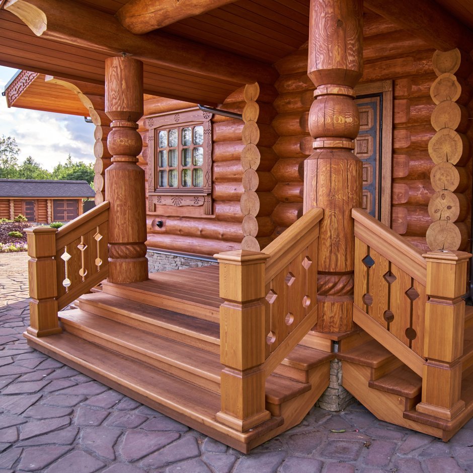 Резное крыльцо