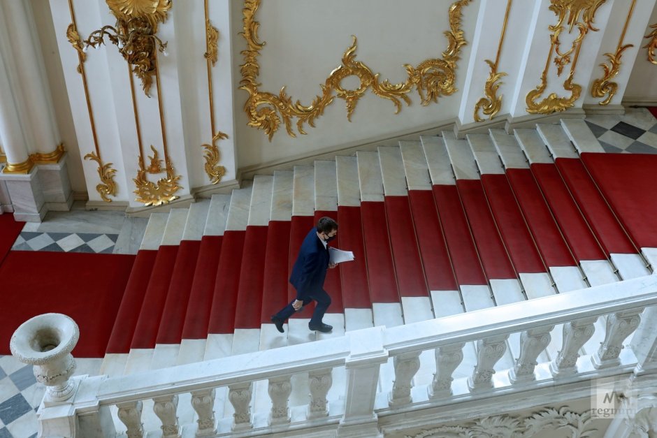 Парадная лестница Букингемского дворца
