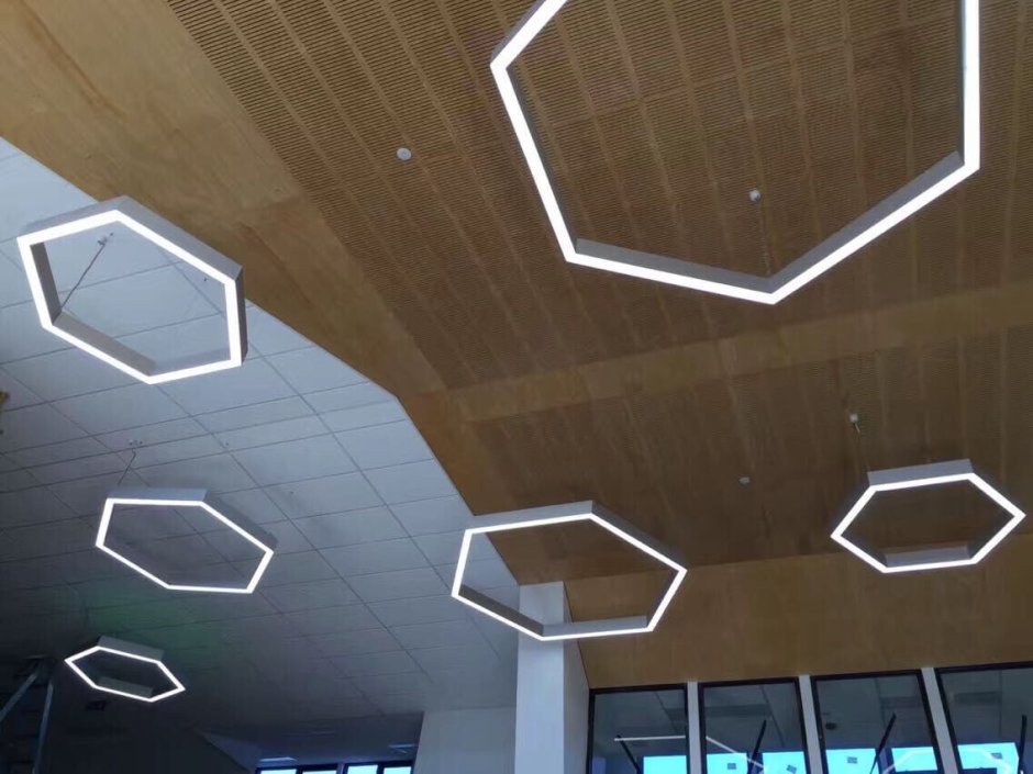 Линейный led светильник сота грань
