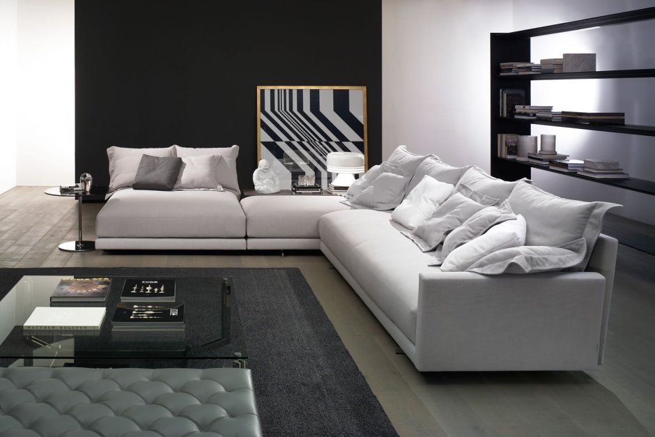 Стильный диван для гостиной в современном стиле