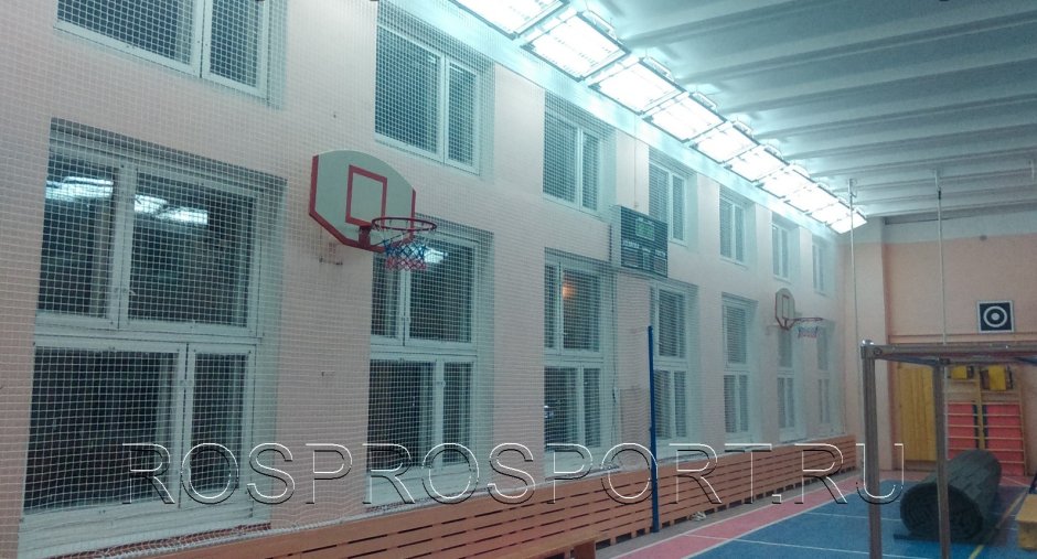Сетка заградительная на окна в спортивный зал