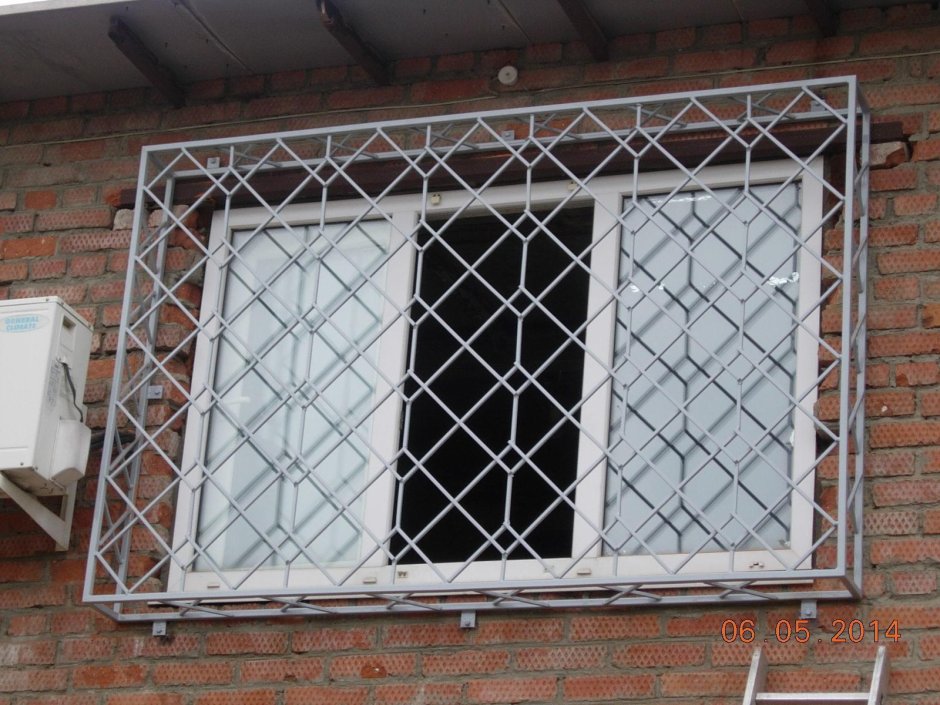 Решетка оконная металлическая