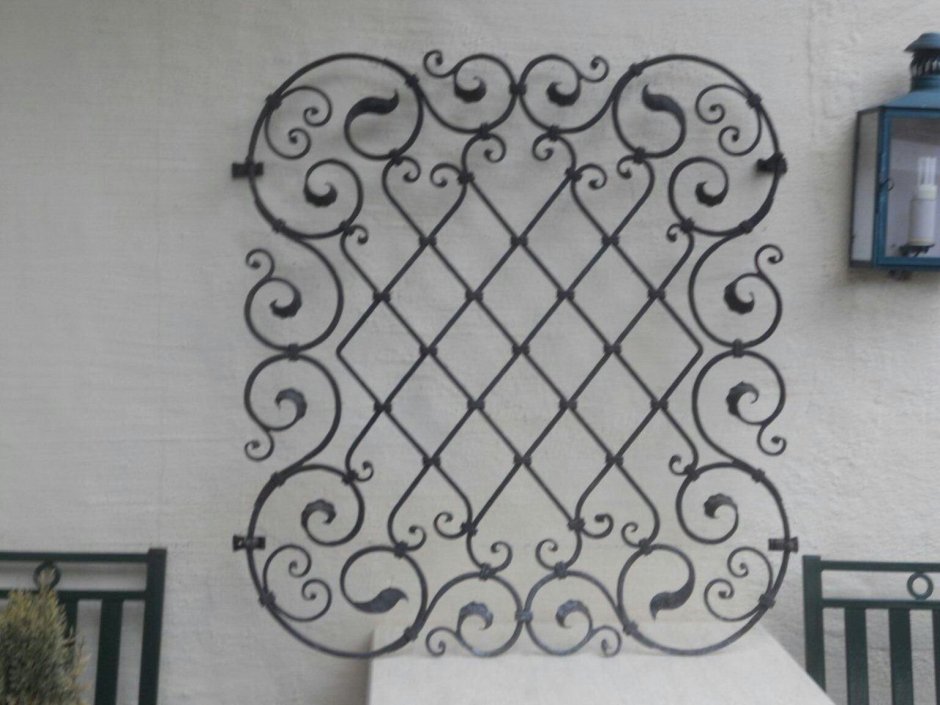 Кузнечные решетки стен