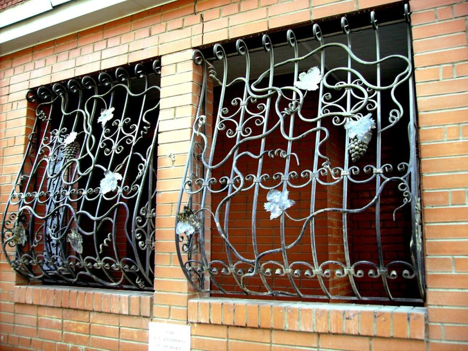 Кованые решетки на окна