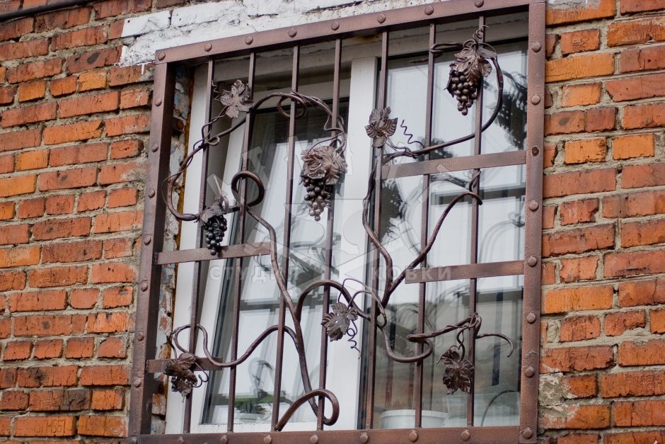 Кованная решетка на окно