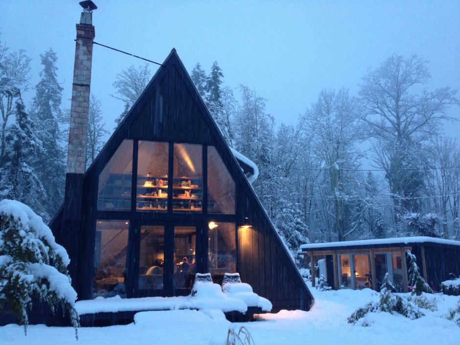 Дом шалаш а frame House.