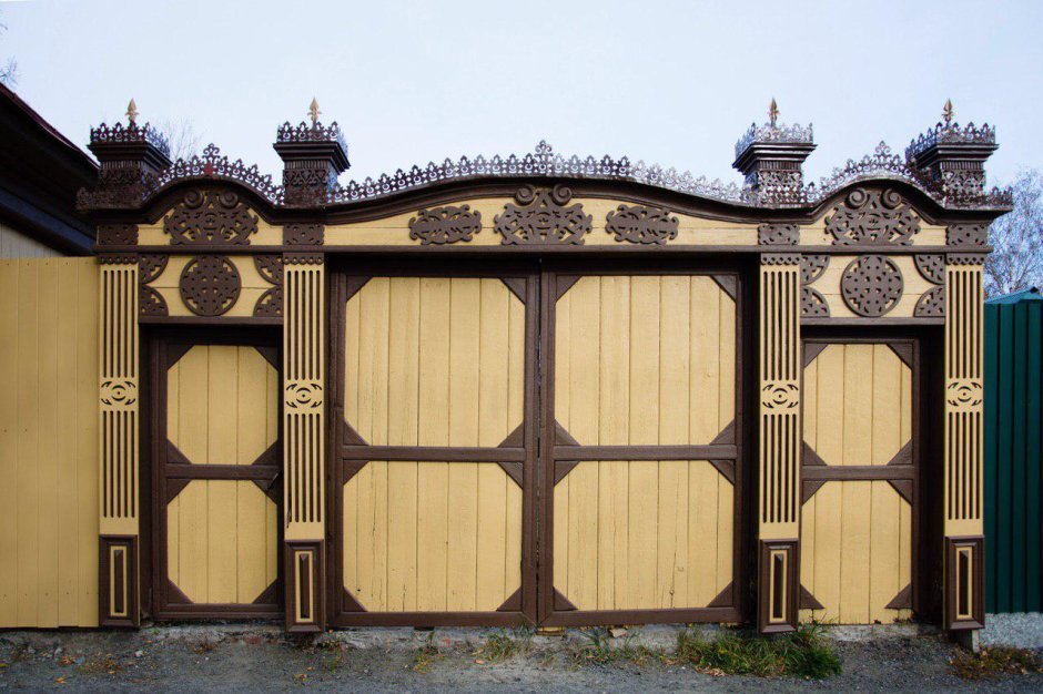 Красивые деревянные ворота