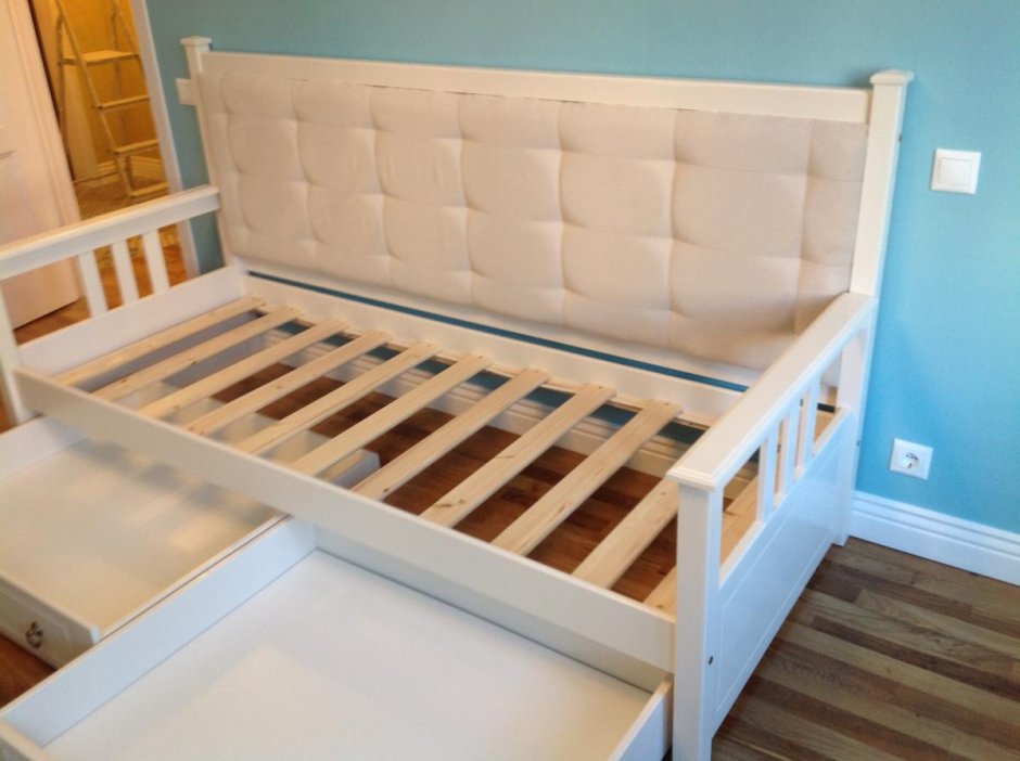 Раскладная деревянная кровать