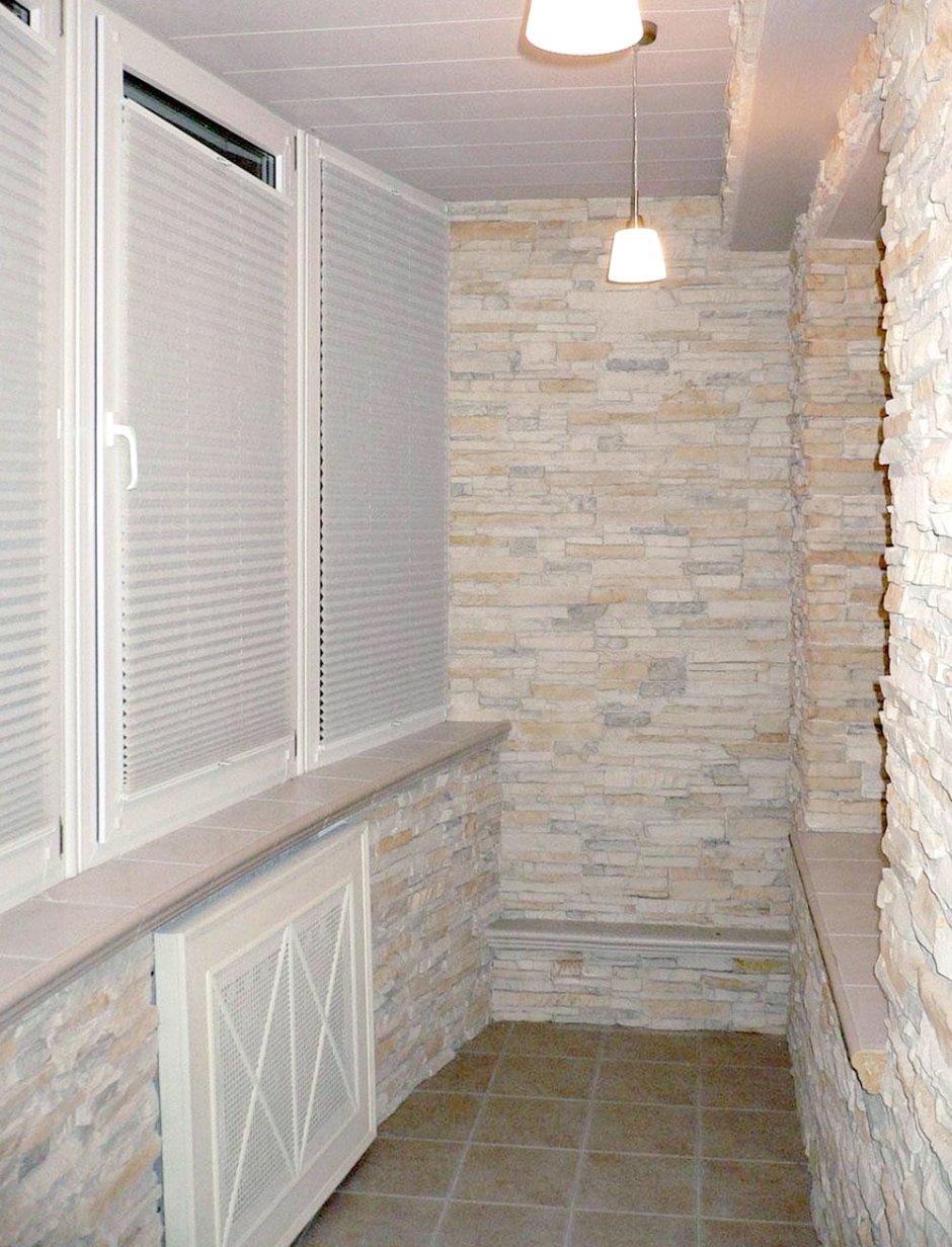 Декоративный камень для внутренней отделки балкона