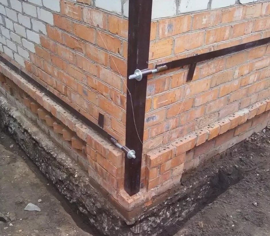 Стяжка фундамента от трещин