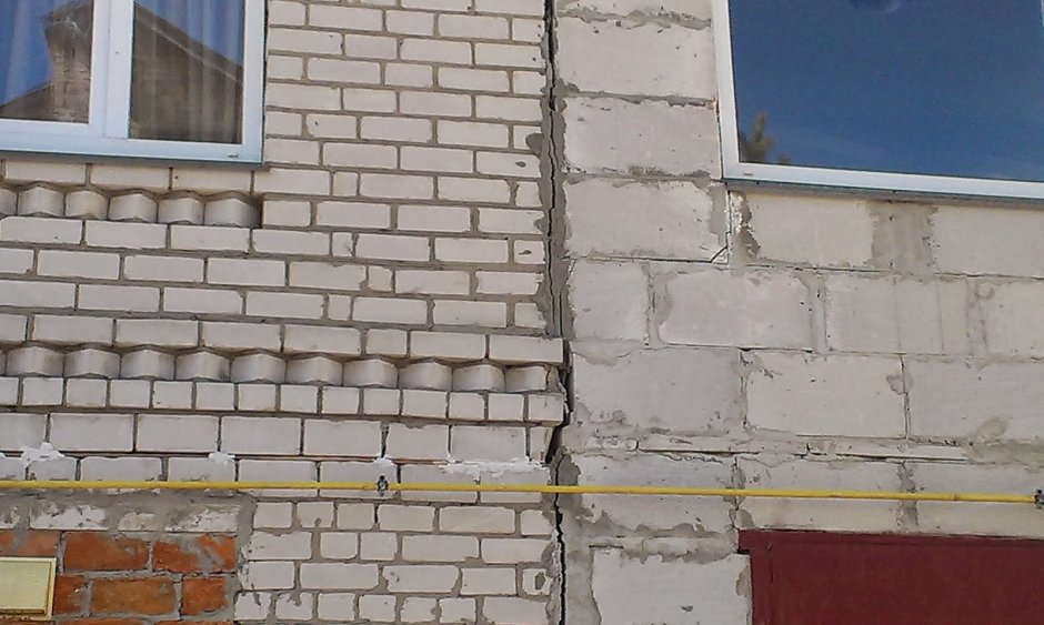 Деформационный шов пристройки