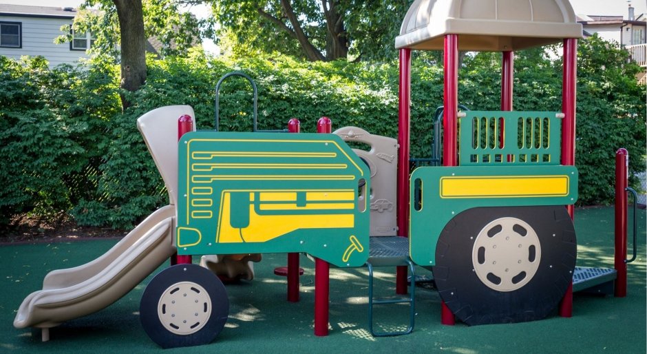 Детская площадка трактор
