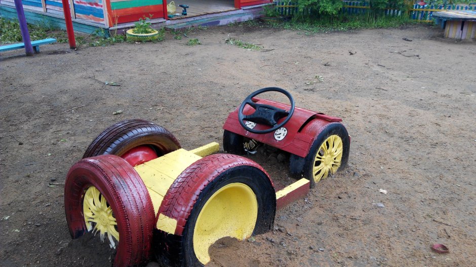 Машинка для детей из шин