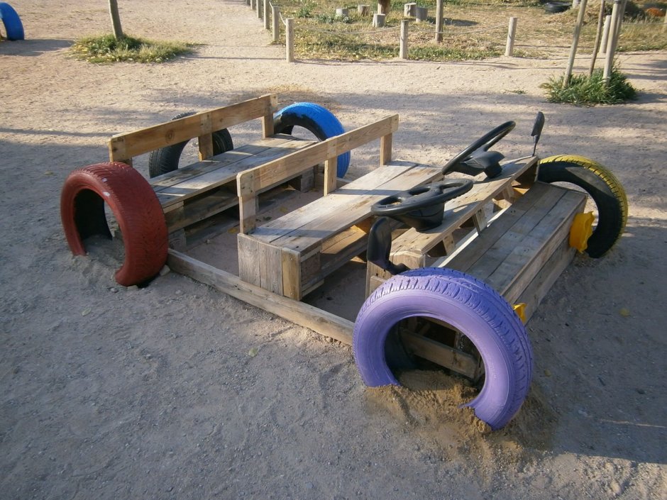 Машинка из бревна для детской площадки