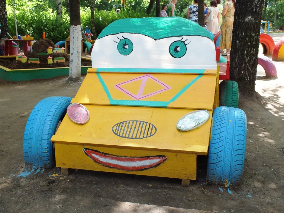 Машина на детскую площадку