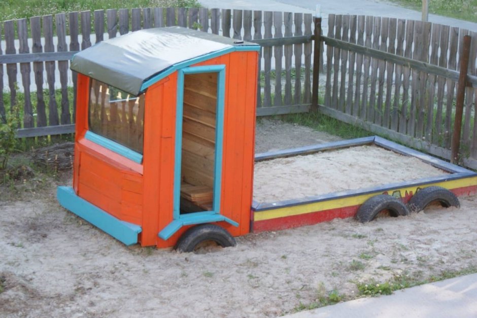 Машина деревянная на детскую площадку