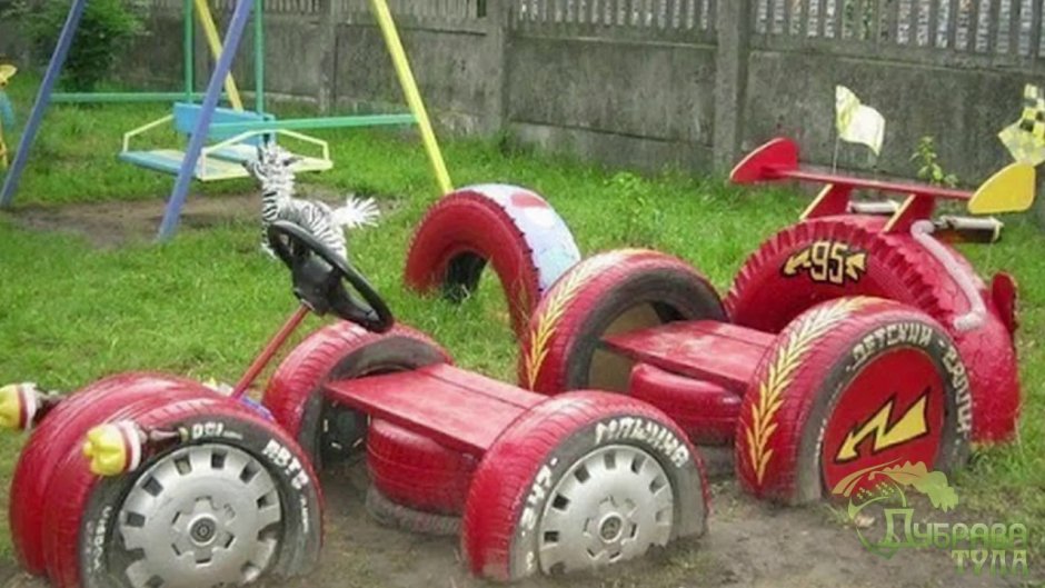Машина из колес для детской площадки