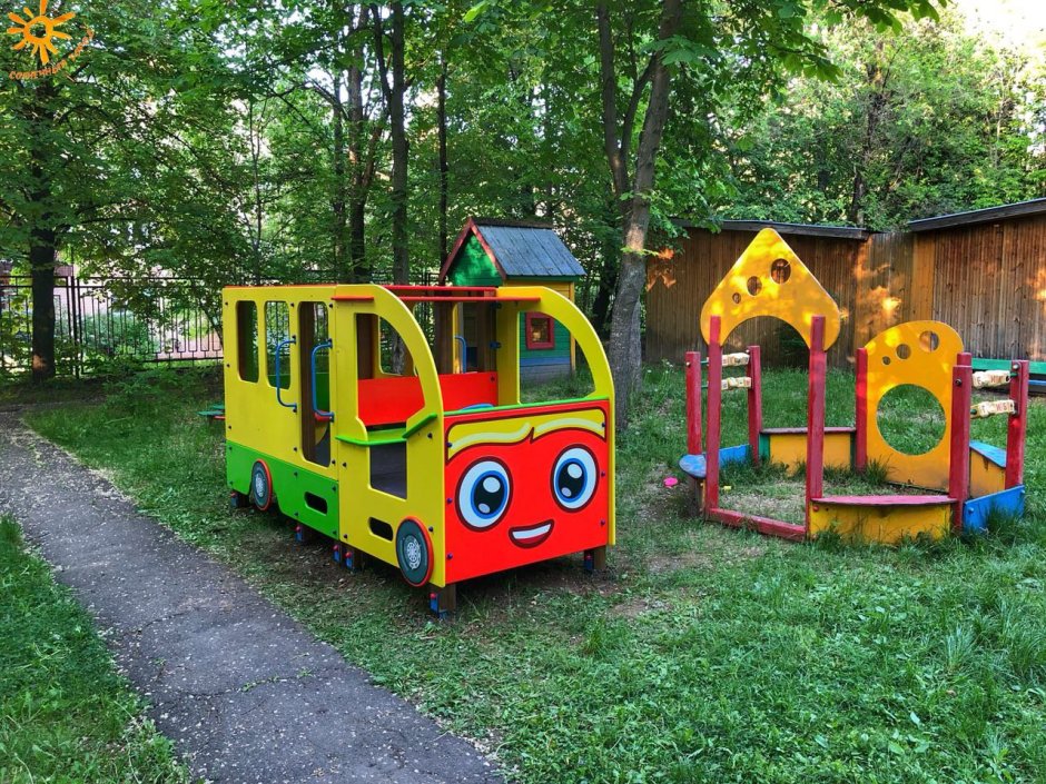Автобус для детской площадки