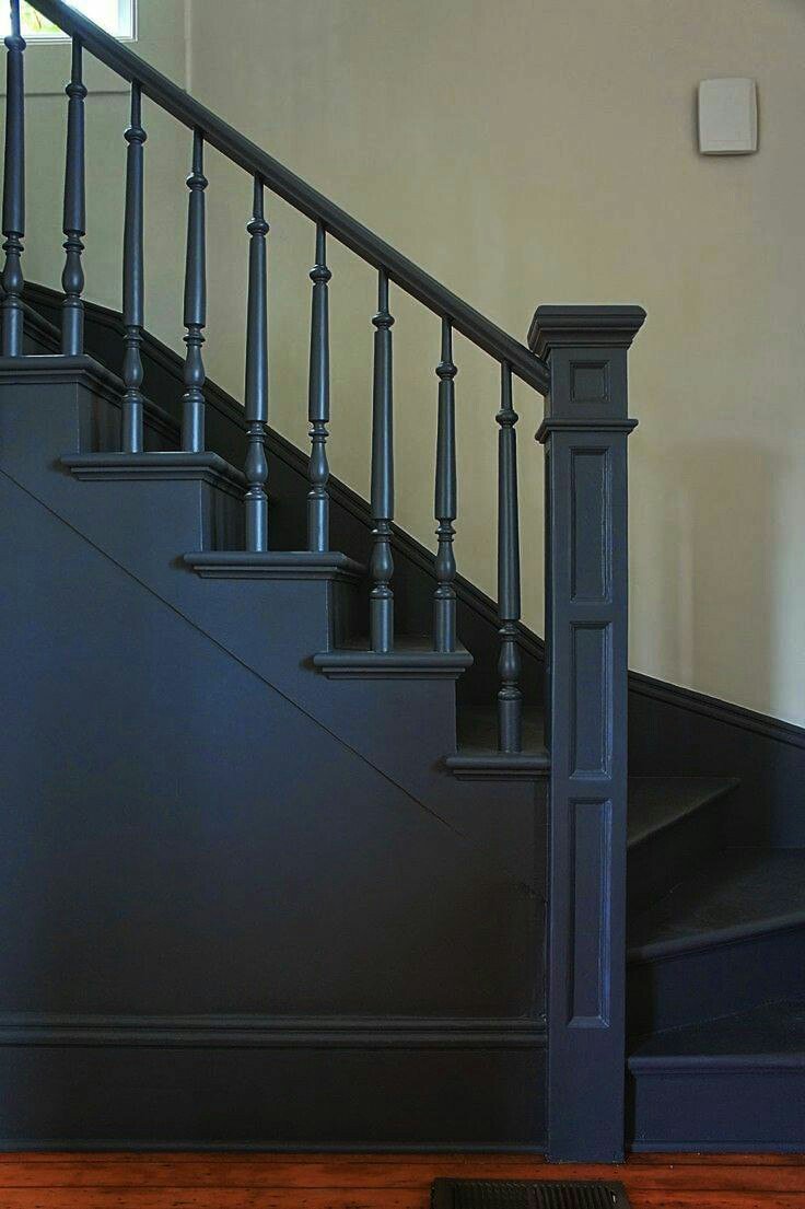 Лестница в скандинавском стиле серого цвета