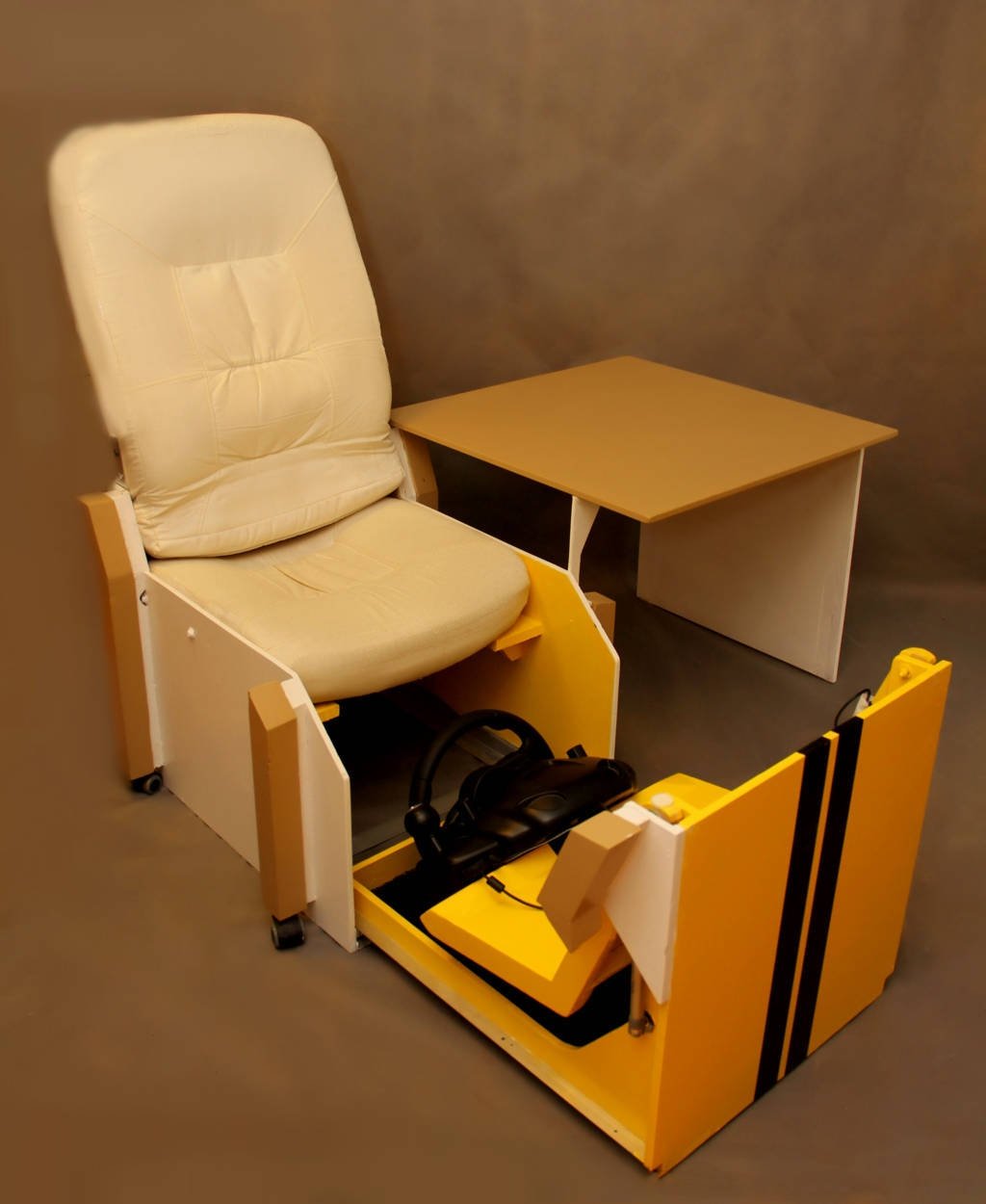 Сделать кресло офисное. Кресло со столиком. Раскладывающееся кресло. Раскладное кресло для офиса. Кресло-стол трансформер.