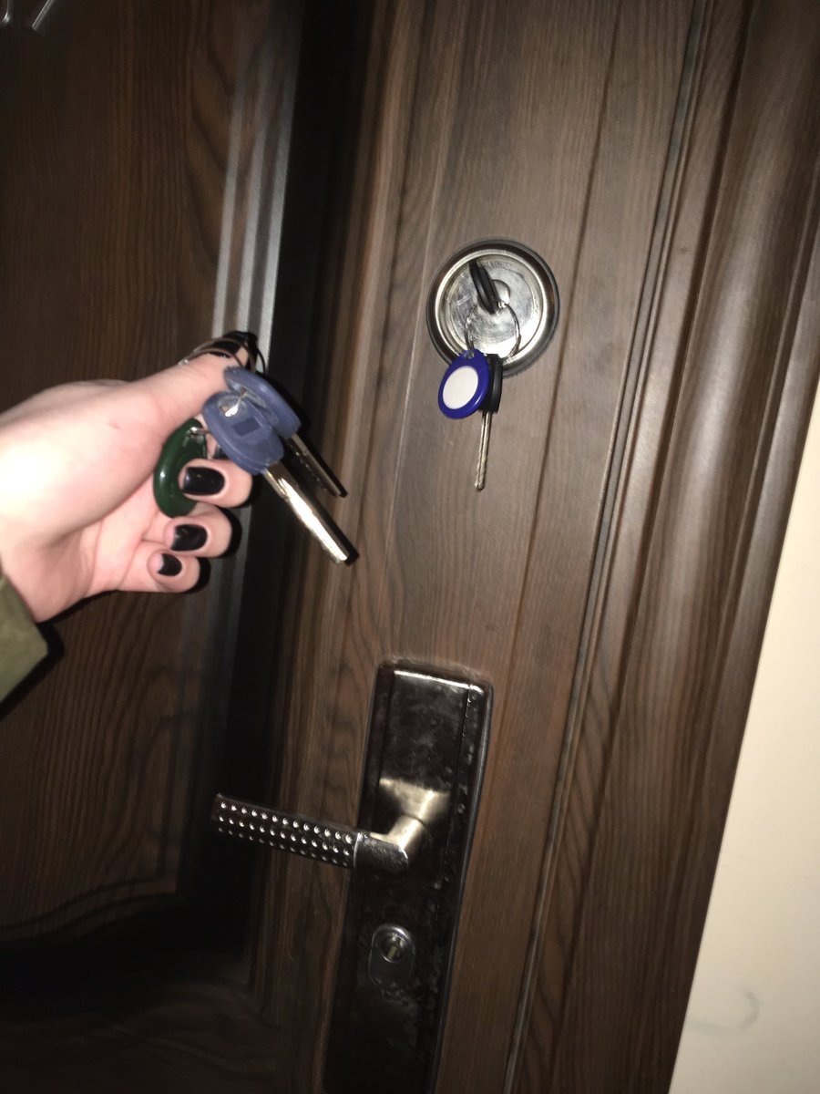 Сломанный дверной замок