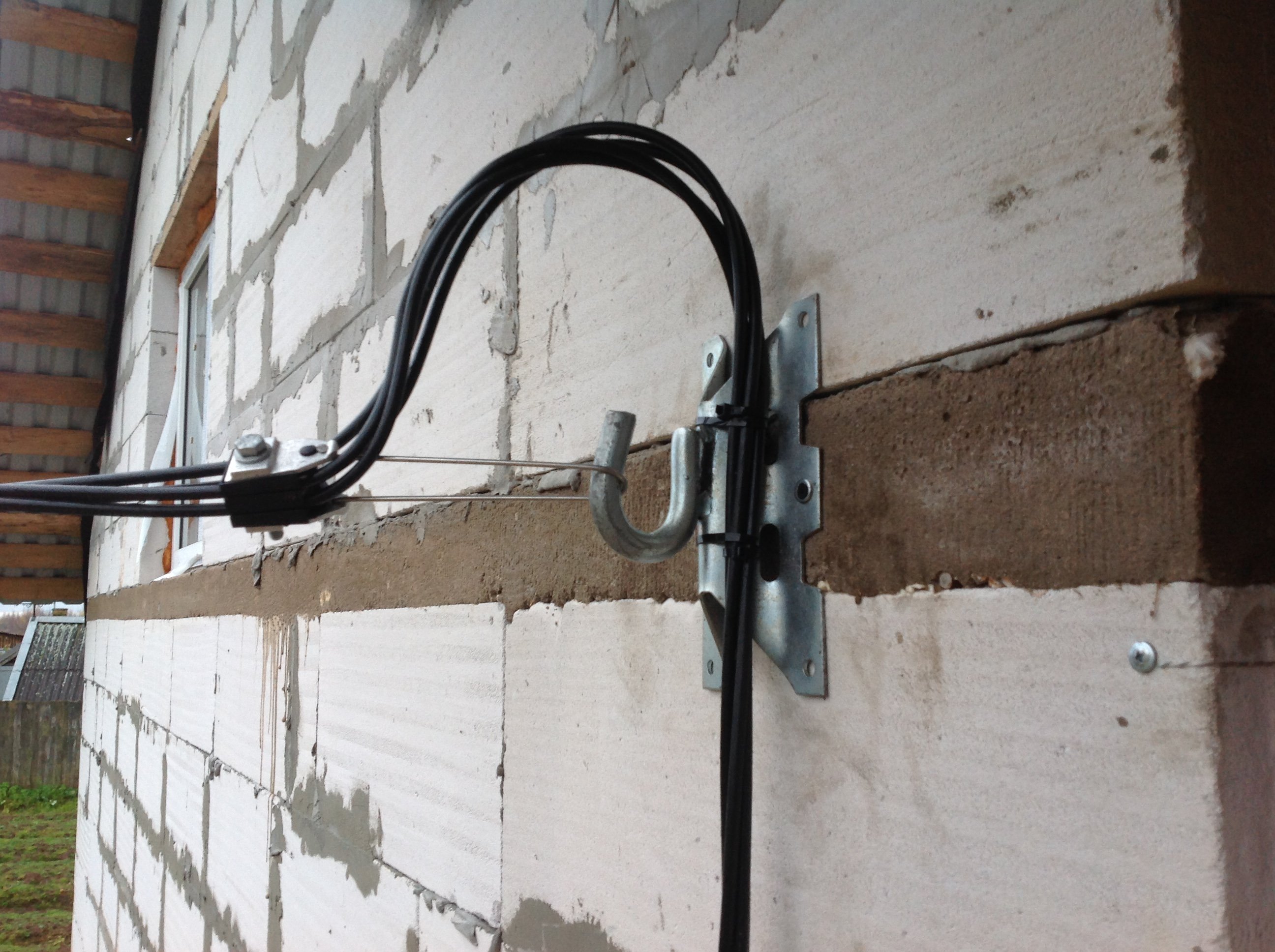 Крепление сип кабеля к стене: 66 фото